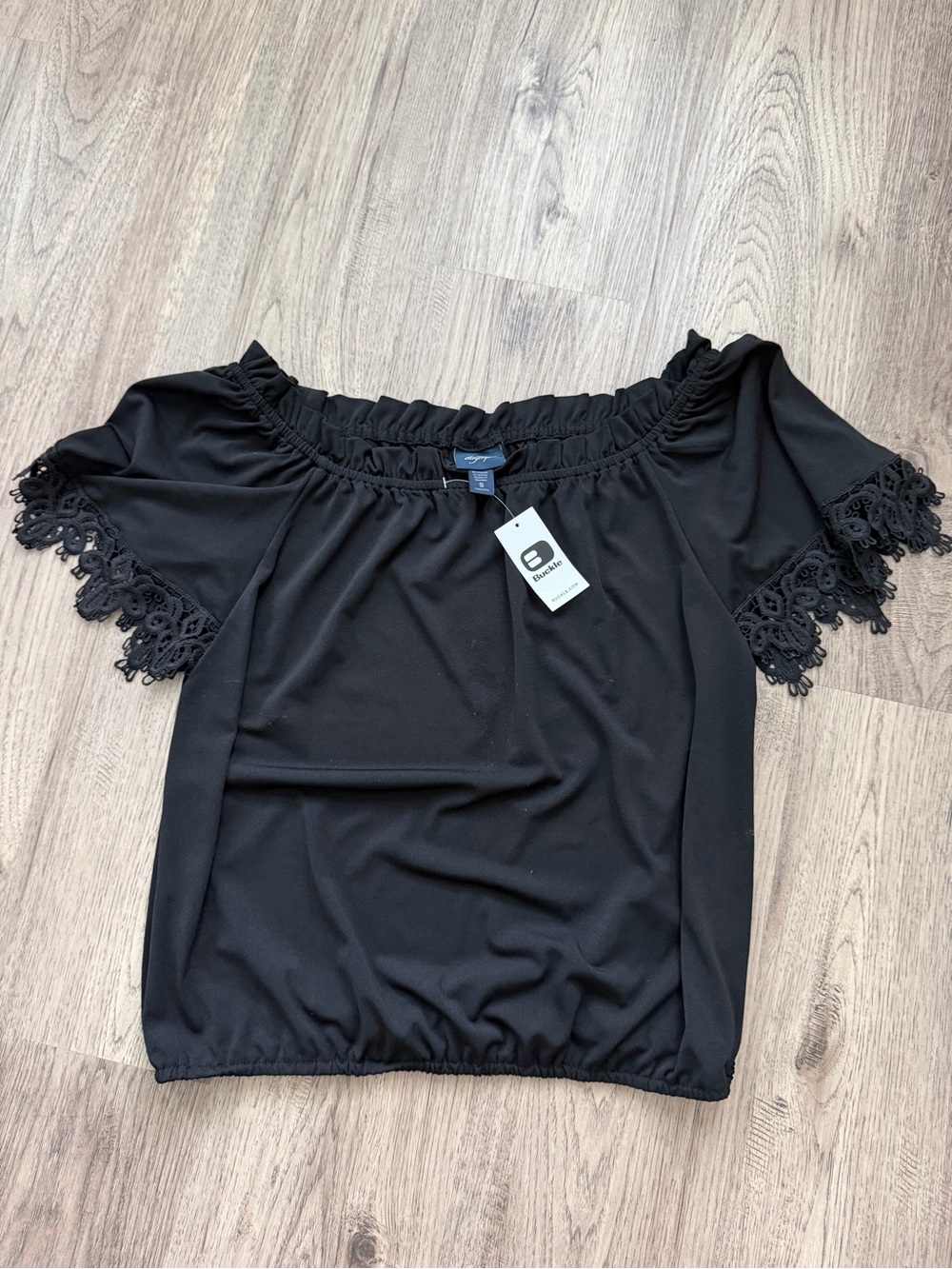 Daytrip Black Off-Shoulder Lace Sleeve Crop Top
